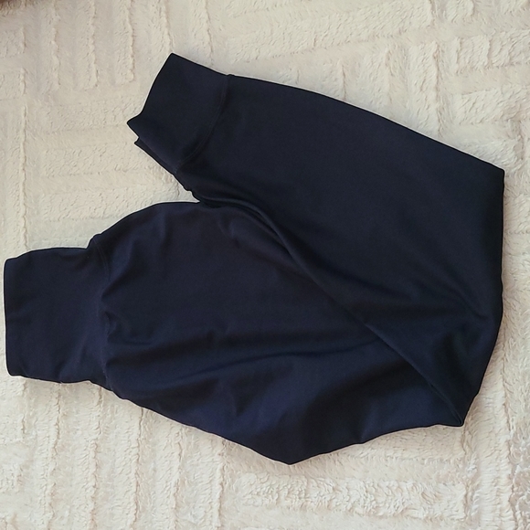 Old navy size xs power soft jogger, barely worn, navy blue - Picture 2 of 2